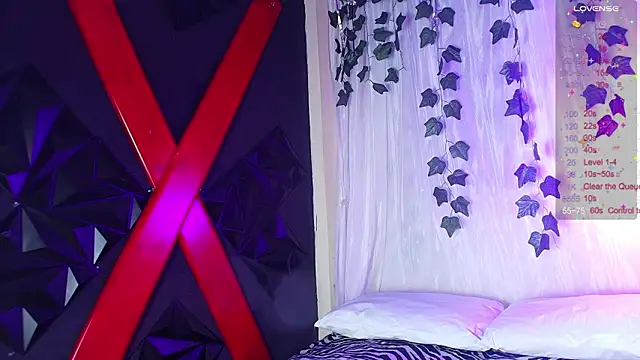 ivonne diaz1 online show from 12/15/25, 07:51