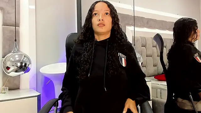 JuliettaBleer online show from 10/03/25, 12:13