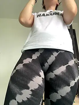 Megan colsom online show from 10/30/25, 05:35