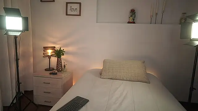 Snapshot of ximena_cortez_03 chatting on 06/23/26, 11:03 ximena cortez 03 online show from 06/23/26, 11:03