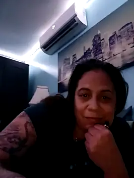 Snapshot of PrettyKittyMia chatting on 10/11/25, 06:01 PrettyKittyMia online show from 10/11/25, 06:01