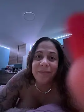 Snapshot of PrettyKittyMia chatting on 12/22/25, 04:09 PrettyKittyMia online show from 12/22/25, 04:09