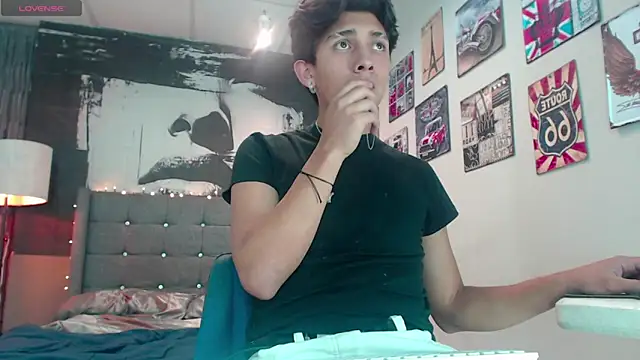 Ethann1  online show from 10/23/25, 04:45