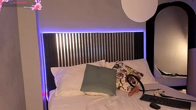 Emilybeltons online show from 10/10/25, 08:19