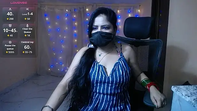 Snapshot of Divvya_ chatting on 05/16/26, 07:45 Divvya online show from 05/16/26, 07:45