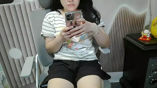 Snapshot of Emachiii chatting on 09/11/25, 12:16 Emachiii online show from 09/11/25, 12:16