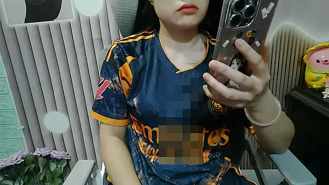 Snapshot of Emachiii chatting on 10/06/25, 02:42 Emachiii online show from 10/06/25, 02:42