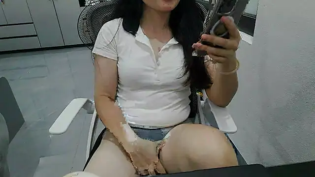 Snapshot of Emachiii chatting on 06/20/26, 12:30 Emachiii online show from 06/20/26, 12:30