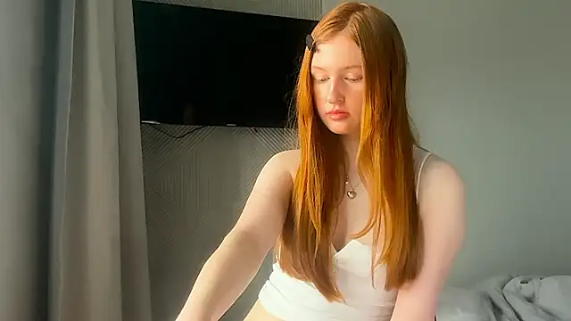 Snapshot of LuxXAngel chatting on 06/11/26, 12:32 LuxXAngel online show from 06/11/26, 12:32