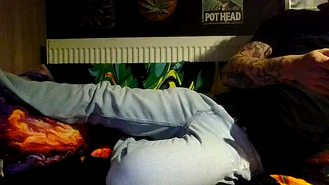 Snapshot of Flash0910 chatting on 10/20/25, 10:43 Flash0910 online show from 10/20/25, 10:43