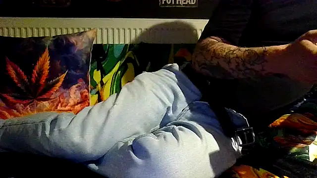 Snapshot of Flash0910 chatting on 10/24/25, 12:30 Flash0910 online show from 10/24/25, 12:30