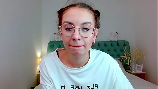 Real cutie1 online show from 09/13/25, 09:36