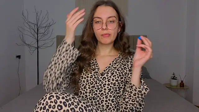 Real cutie1 online show from 12/01/25, 02:22