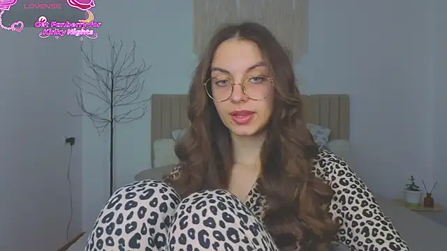 Real cutie1 online show from 12/02/25, 02:01