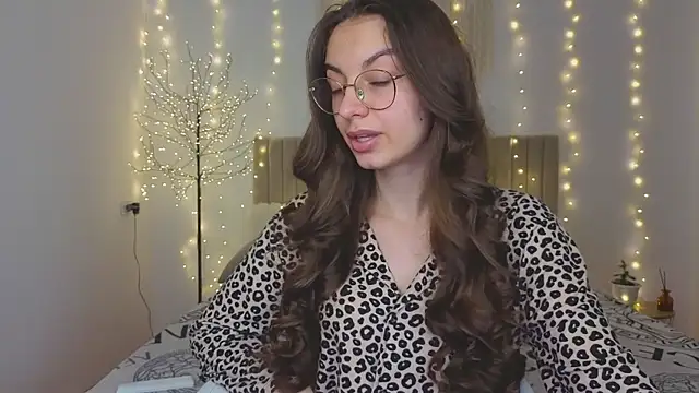 Real cutie1 online show from 12/15/25, 01:59