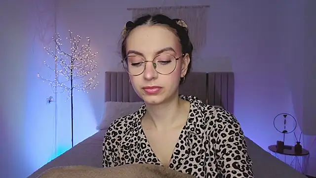 Real cutie1 online show from 03/17/26, 02:09