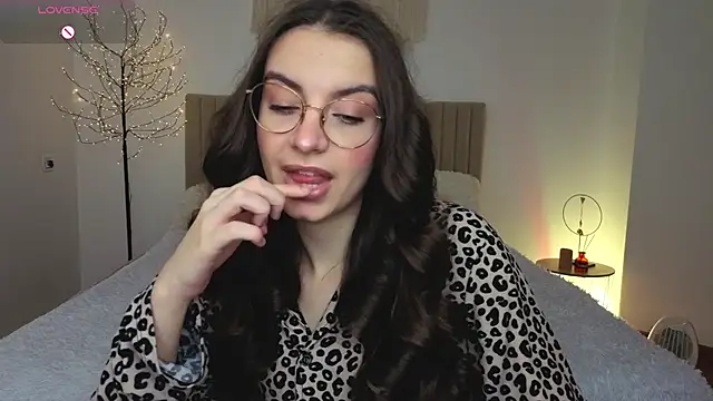 Real cutie1 online show from 04/17/26, 01:25