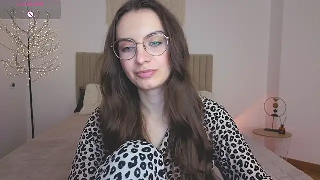 Snapshot of Real_cutie1 chatting on 05/11/26, 04:04 Real cutie1 online show from 05/11/26, 04:04