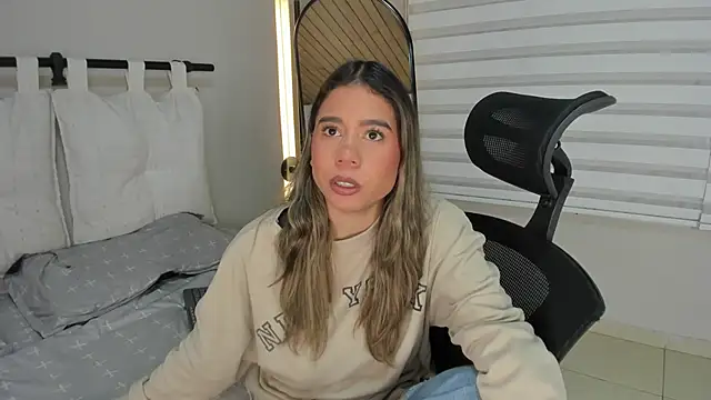 Rachell criss online show from 11/28/25, 04:04