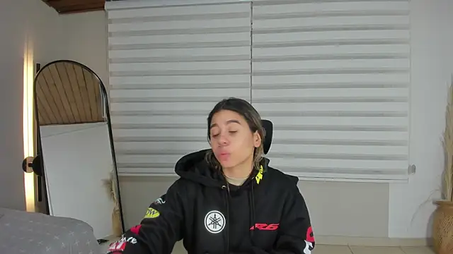 Rachell criss online show from 11/30/25, 04:05