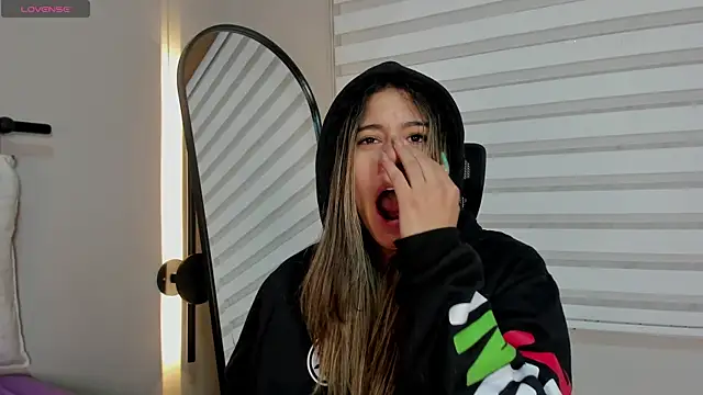 Rachell criss online show from 12/18/25, 04:18