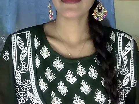 Snapshot of zara_Khan0 chatting on 09/27/25, 04:39 zara Khan0 online show from 09/27/25, 04:39