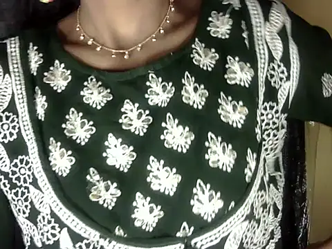 Snapshot of zara_Khan0 chatting on 09/27/25, 05:18 zara Khan0 online show from 09/27/25, 05:18