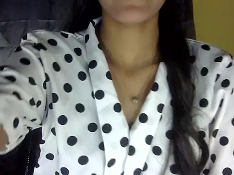 Snapshot of zara_Khan0 chatting on 10/03/25, 02:03 zara Khan0 online show from 10/03/25, 02:03