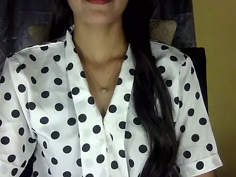 Snapshot of zara_Khan0 chatting on 10/12/25, 02:16 zara Khan0 online show from 10/12/25, 02:16