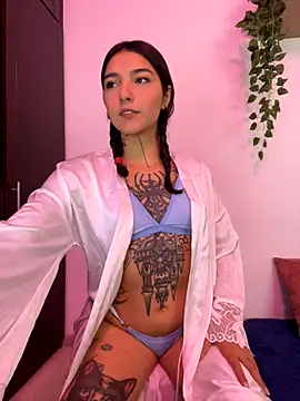 Snapshot of SurpriseMadlicia chatting on 09/25/25, 12:58 SurpriseMadlicia online show from 09/25/25, 12:58