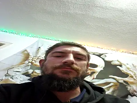 Snapshot of Gecko303 chatting on 09/15/25, 12:43 Gecko303 online show from 09/15/25, 12:43