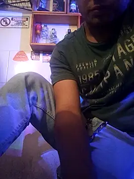 Snapshot of vboli08 chatting on 10/17/25, 01:42 vboli08 online show from 10/17/25, 01:42