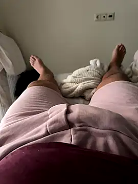 Snapshot of Mrdim26 chatting on 11/13/25, 07:29 Mrdim26 online show from 11/13/25, 07:29