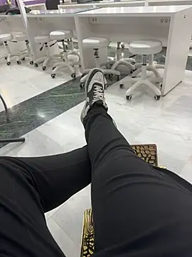 Snapshot of Mrdim26 chatting on 03/31/26, 03:34 Mrdim26 online show from 03/31/26, 03:34