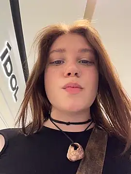Snapshot of lucy-joy chatting on 05/22/26, 10:32 lucy-joy online show from 05/22/26, 10:32