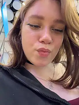 Snapshot of lucy-joy chatting on 06/19/26, 10:41 lucy-joy online show from 06/19/26, 10:41