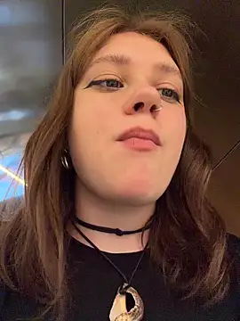 Snapshot of lucy-joy chatting on 06/27/26, 12:22 lucy-joy online show from 06/27/26, 12:22