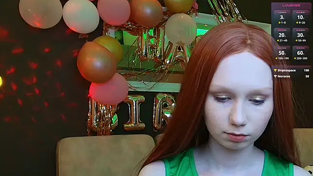 Snapshot of FoxyMira chatting on 06/18/26, 05:28 FoxyMira online show from 06/18/26, 05:28