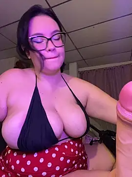 Emily Taylor2 online show from 10/02/25, 01:56