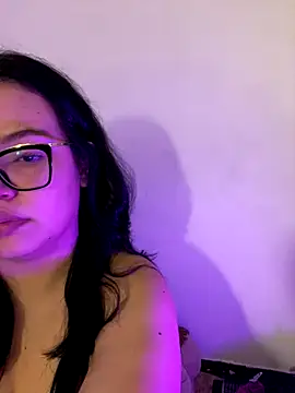 Emily Taylor2 online show from 10/17/25, 01:53