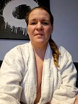 Snapshot of less-is-moore chatting on 02/12/26, 02:56 less-is-moore online show from 02/12/26, 02:56