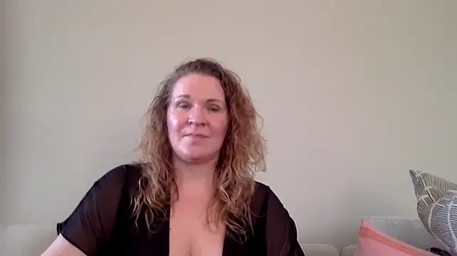 Snapshot of less-is-moore chatting on 03/05/26, 03:41 less-is-moore online show from 03/05/26, 03:41