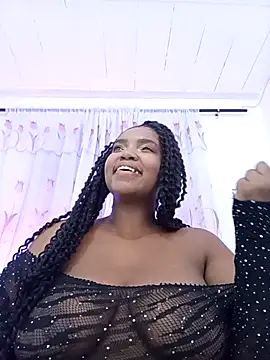 Snapshot of SamaraArtiaga1 chatting on 11/28/25, 10:56 SamaraArtiaga1 online show from 11/28/25, 10:56