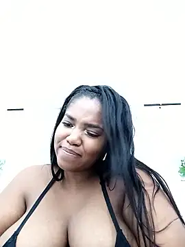 Snapshot of SamaraArtiaga1 chatting on 01/10/26, 02:35 SamaraArtiaga1 online show from 01/10/26, 02:35