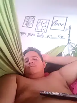 Snapshot of reguetones92 chatting on 09/21/25, 04:41 reguetones92 online show from 09/21/25, 04:41