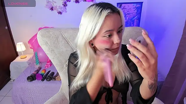 Nataliahenao69 online show from 04/11/26, 02:38