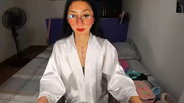 Snapshot of Anais_lux chatting on 05/15/26, 11:45 Anais lux online show from 05/15/26, 11:45