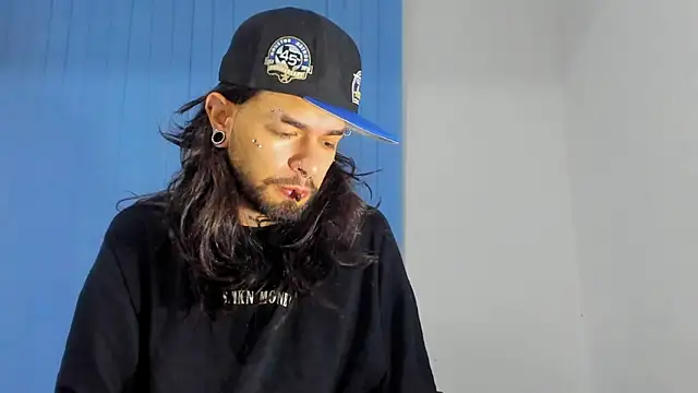 Snapshot of Theferxxo_12 chatting on 10/29/25, 11:06 Theferxxo 12 online show from 10/29/25, 11:06