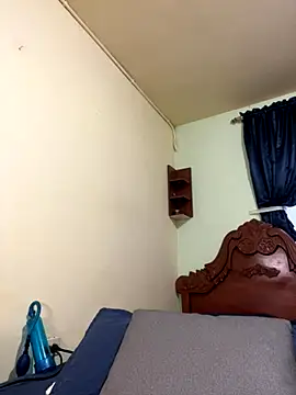 Snapshot of MaxDell chatting on 09/20/25, 10:33 MaxDell online show from 09/20/25, 10:33