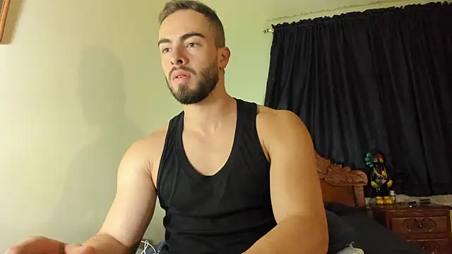 Snapshot of MaxDell chatting on 11/13/25, 01:26 MaxDell online show from 11/13/25, 01:26